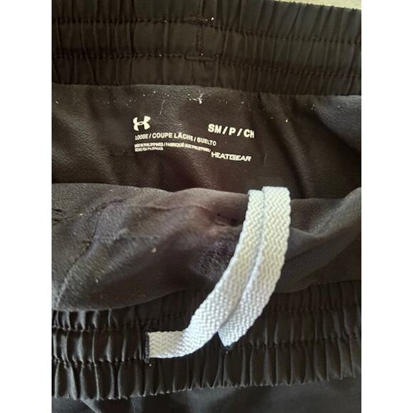 Under Armour HeatGear Bundle – Women’s Size Small – 2 Shorts + 1 Long Sleeve Top - Picture 5 of 7